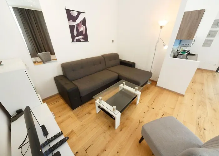 In Fuenfhaus Mit Garten By Interhome Відень