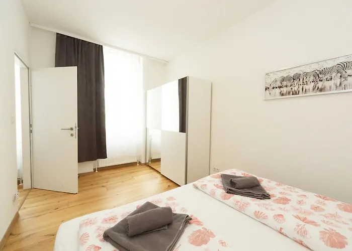 In Fuenfhaus Mit Garten By Interhome * Відень
