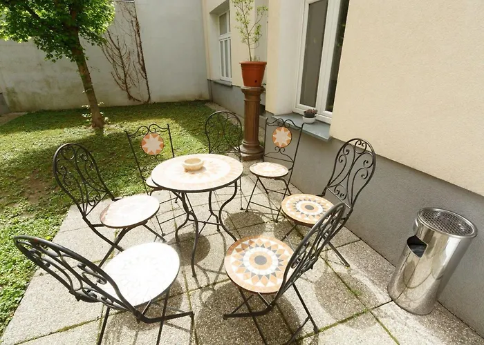 In Fuenfhaus Mit Garten By Interhome Апартаменти Відень